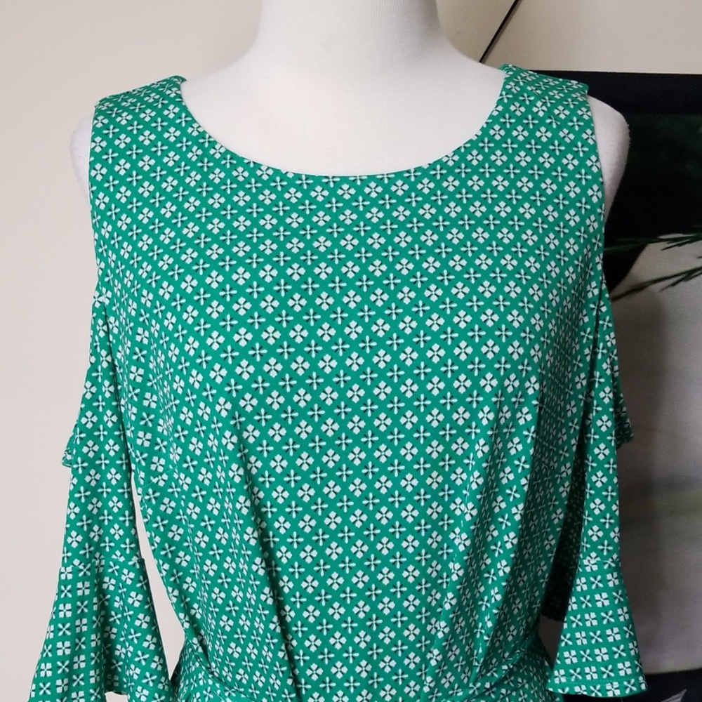 NWT Donna Morgan Cold Shoulder Belted Dress - Picture 4 of 8